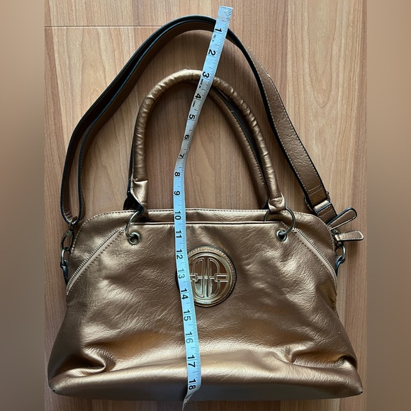 Bueno Bronze Metallic Handbag – Excellent Condition - Picture 13 of 16